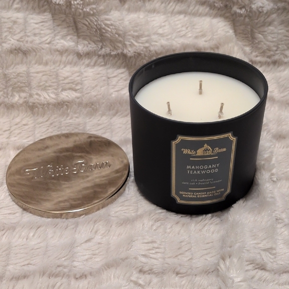 White Barn Mahogany Teakwood Candle with Silver Lid - Picture 3 of 4